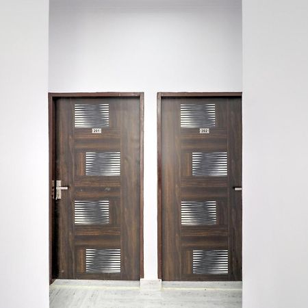 Hotel O 71370 White House Garhi Harsaru المظهر الخارجي الصورة