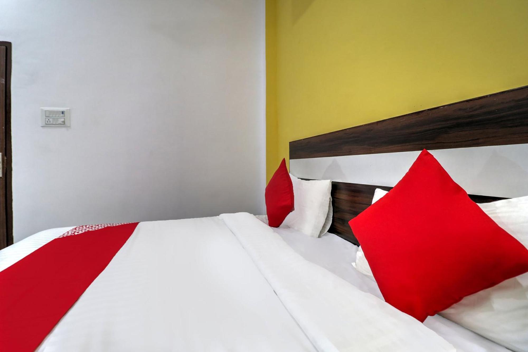 Hotel O 71370 White House Garhi Harsaru المظهر الخارجي الصورة