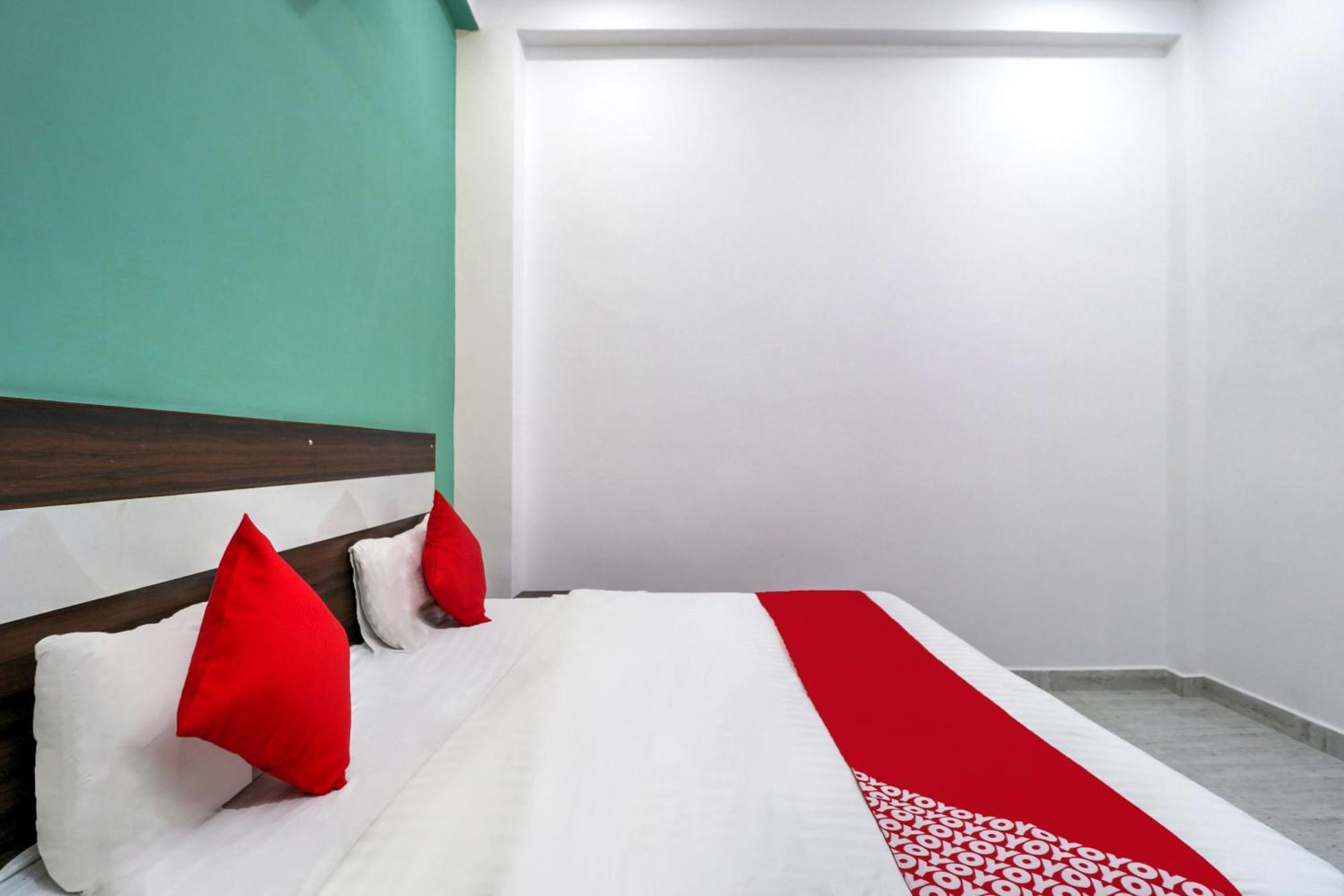 Hotel O 71370 White House Garhi Harsaru المظهر الخارجي الصورة