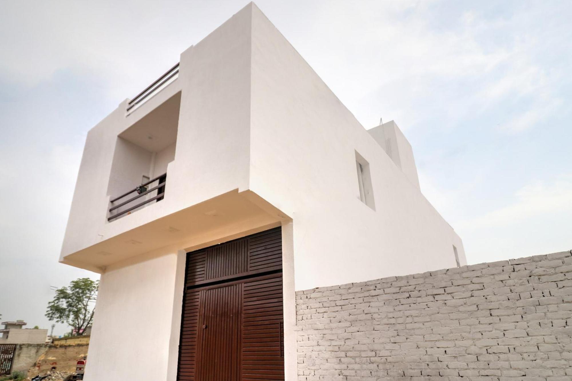 Hotel O 71370 White House Garhi Harsaru المظهر الخارجي الصورة