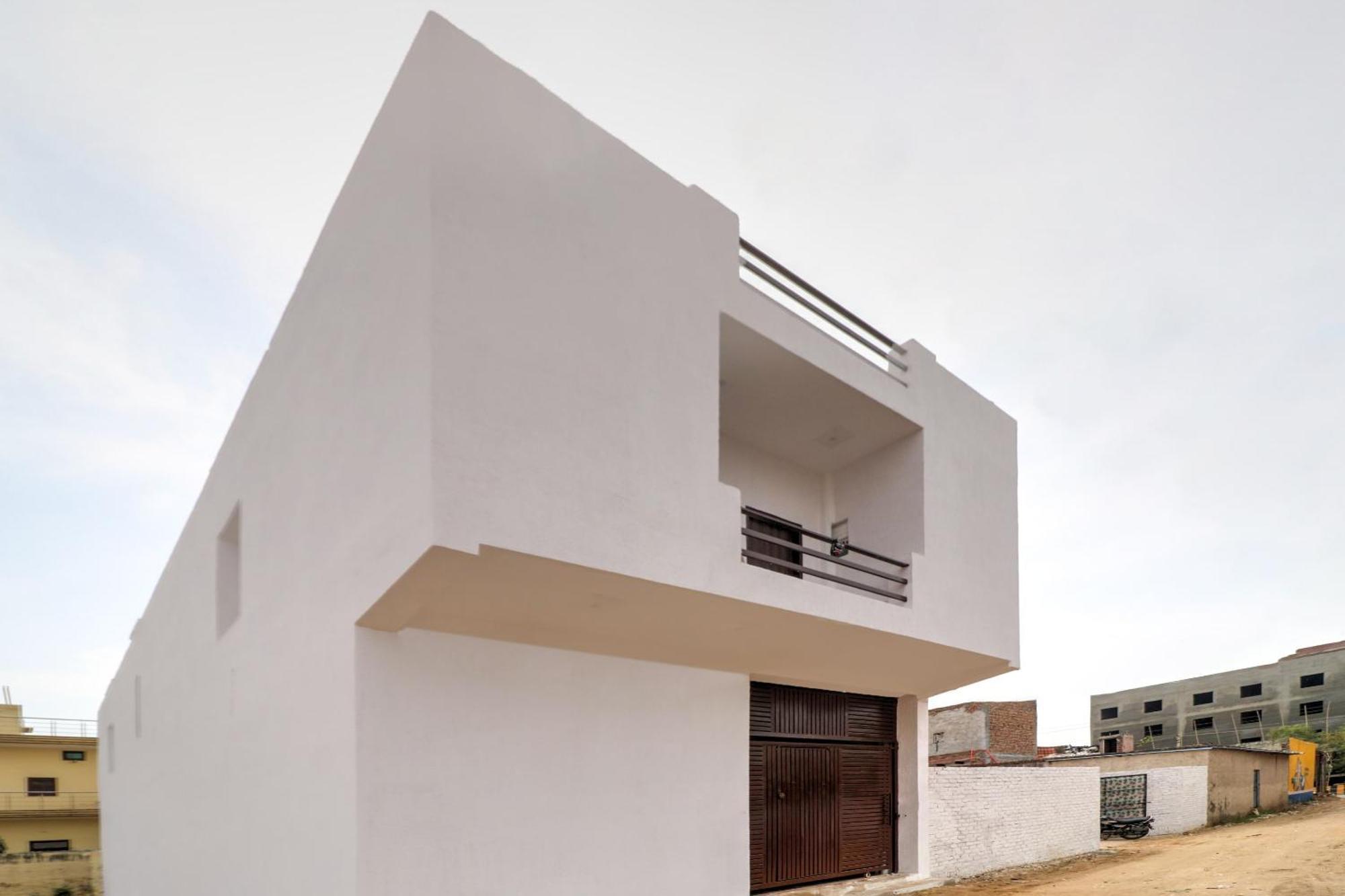 Hotel O 71370 White House Garhi Harsaru المظهر الخارجي الصورة