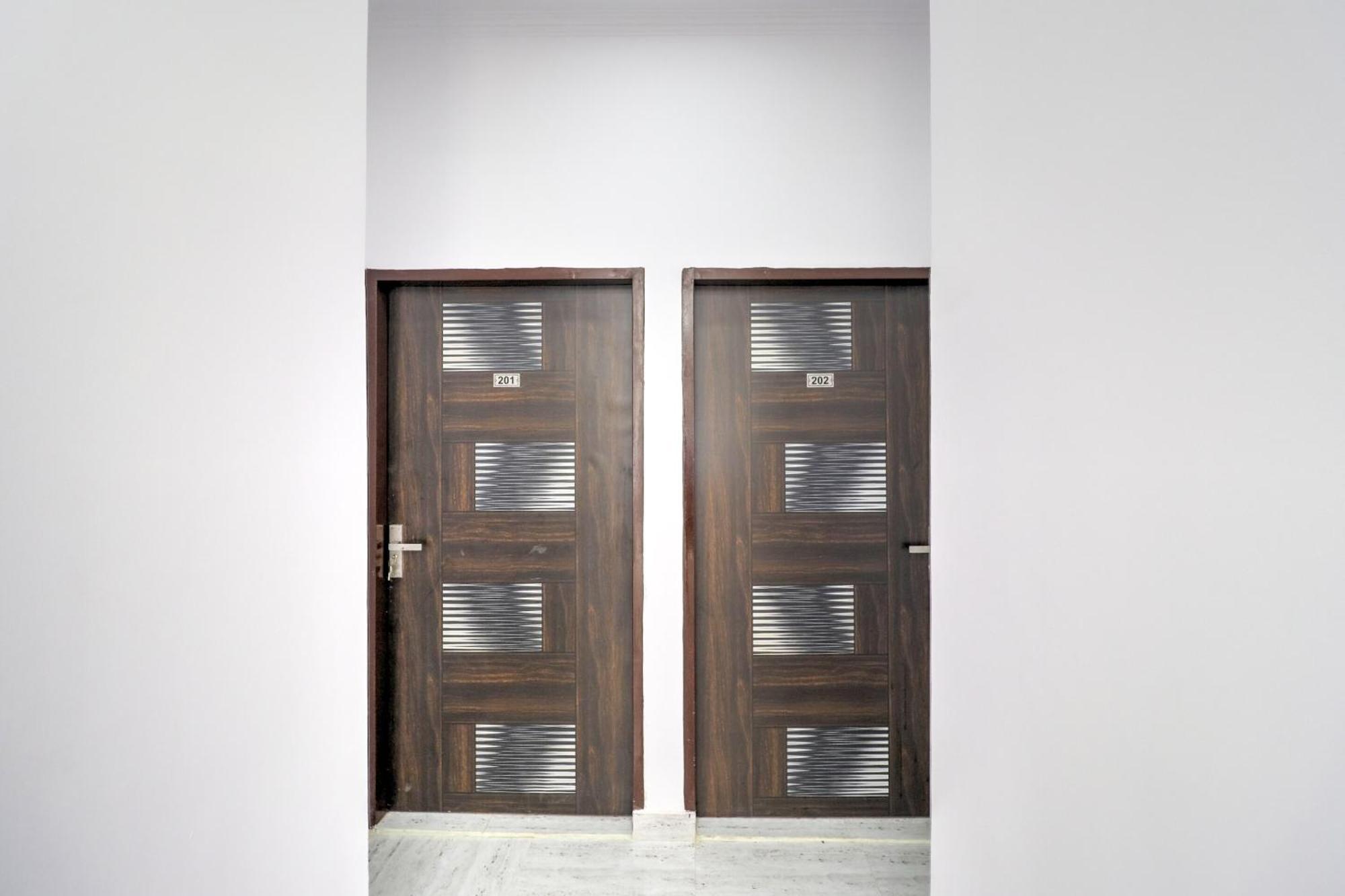 Hotel O 71370 White House Garhi Harsaru المظهر الخارجي الصورة