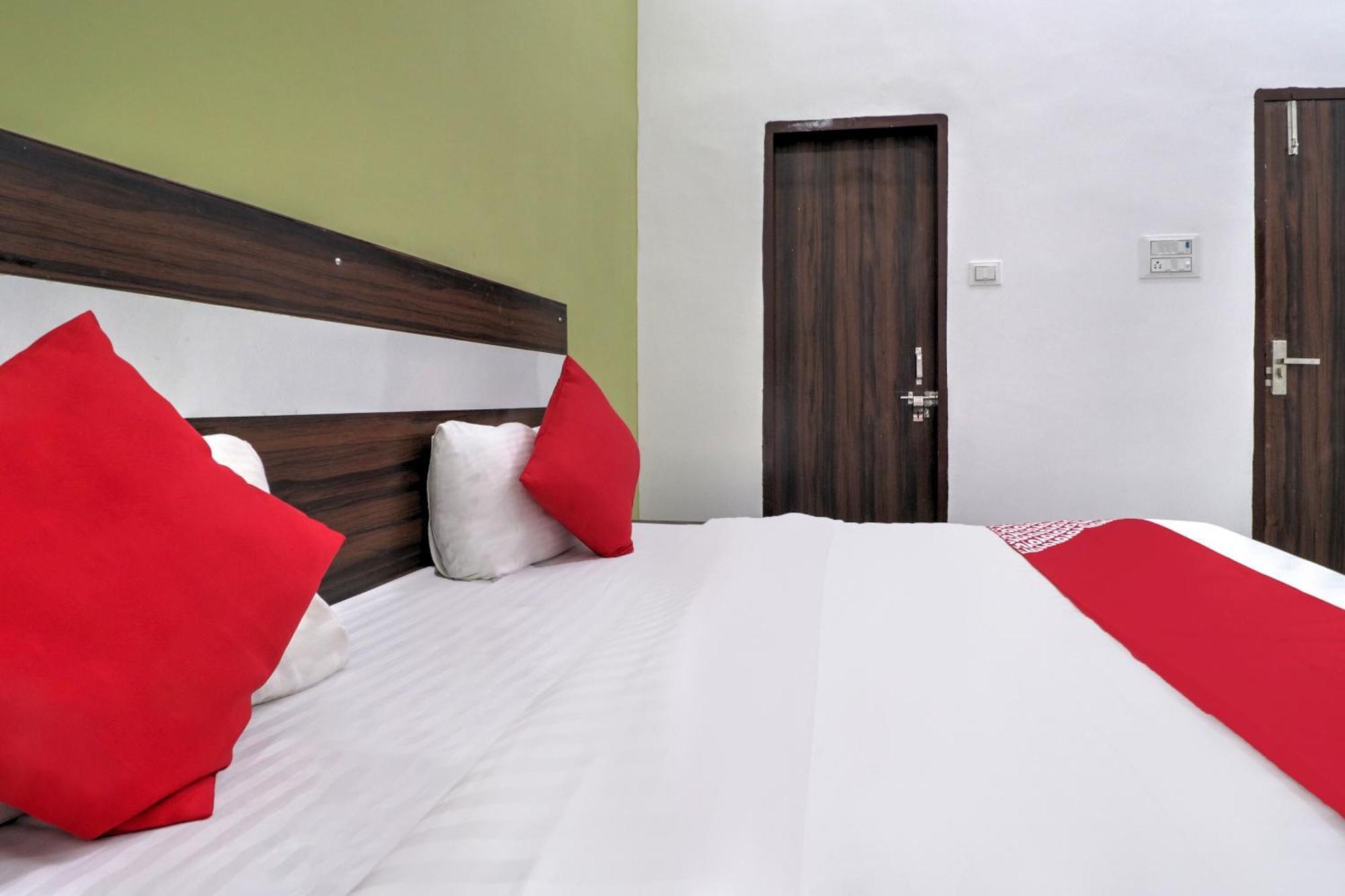 Hotel O 71370 White House Garhi Harsaru المظهر الخارجي الصورة