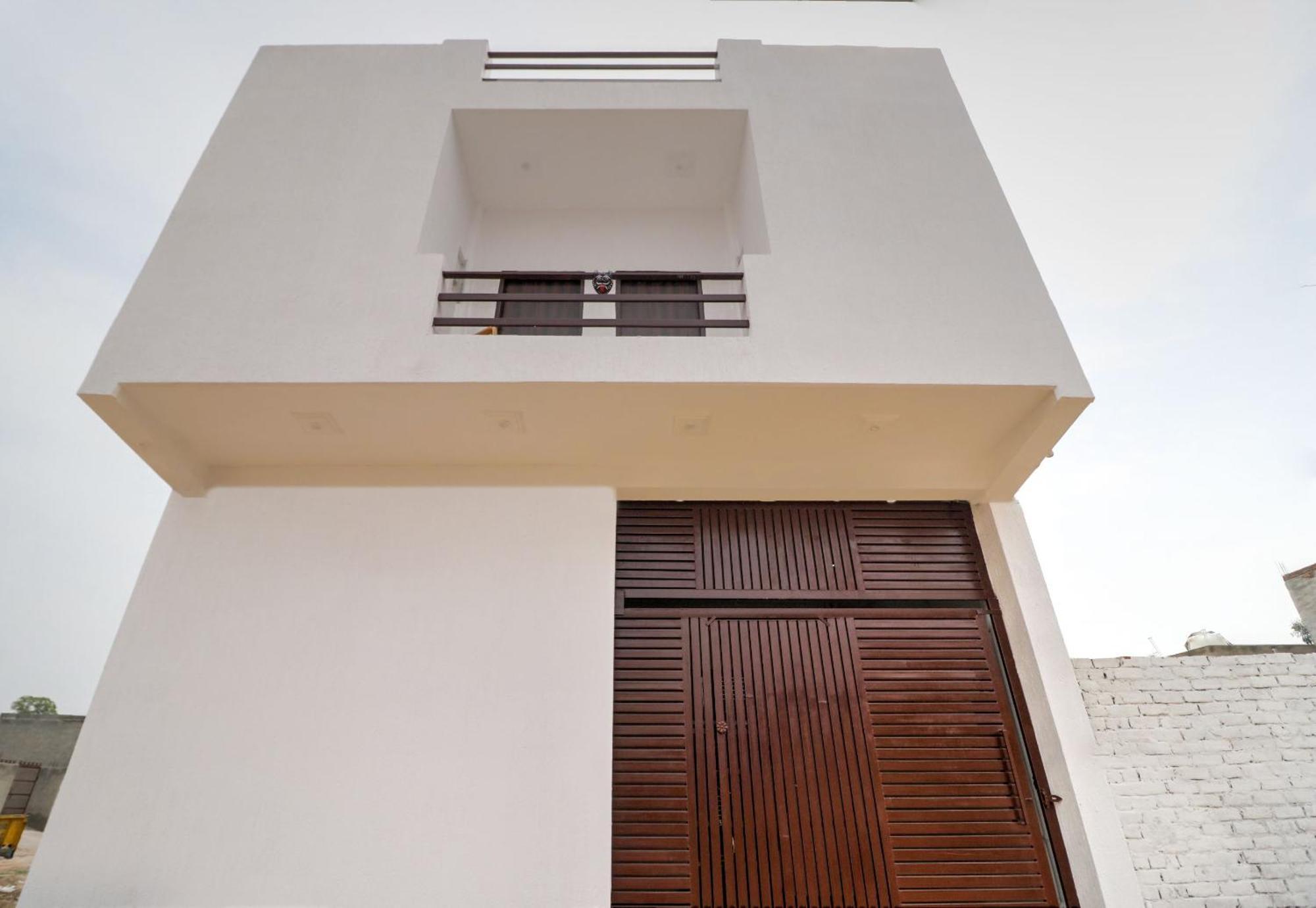 Hotel O 71370 White House Garhi Harsaru المظهر الخارجي الصورة